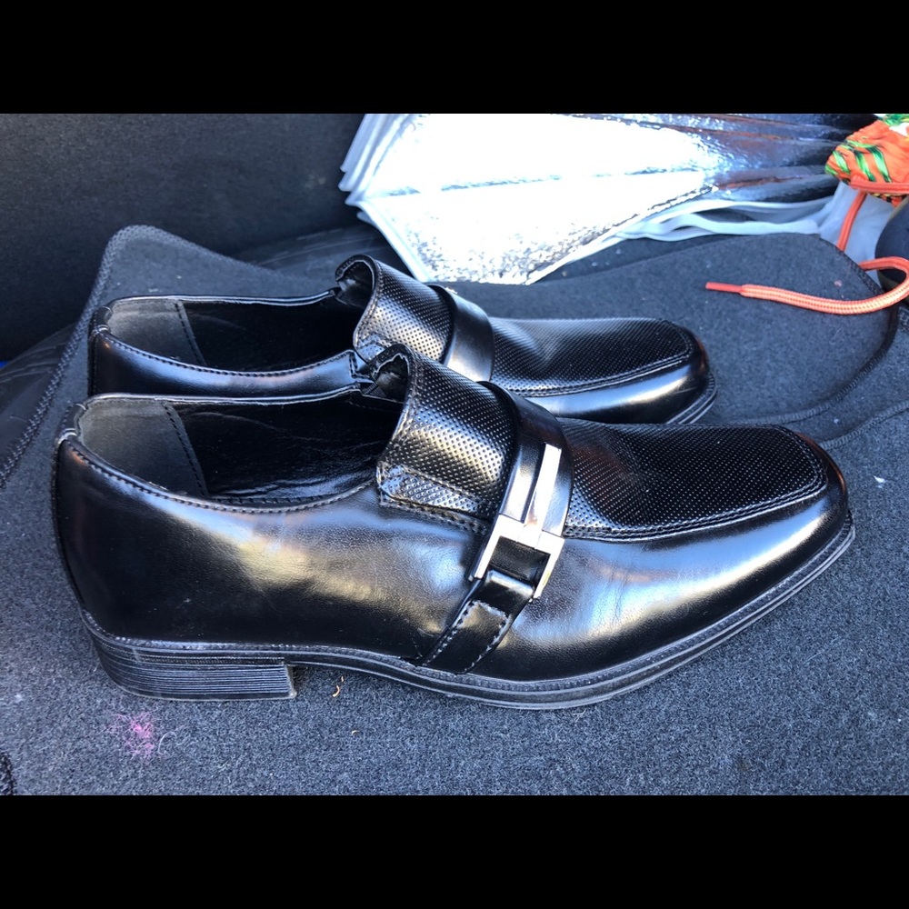 Men’s black dress shoes